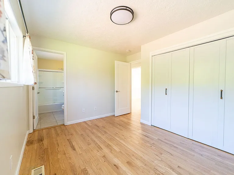 7700 SE 262nd Ave — Photo 21