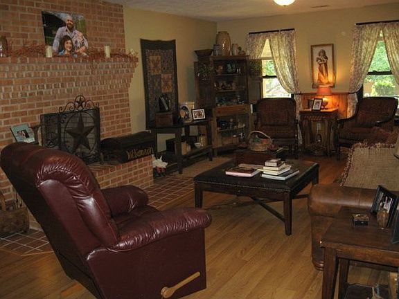 3rd image of 2614 Dogwood Ave