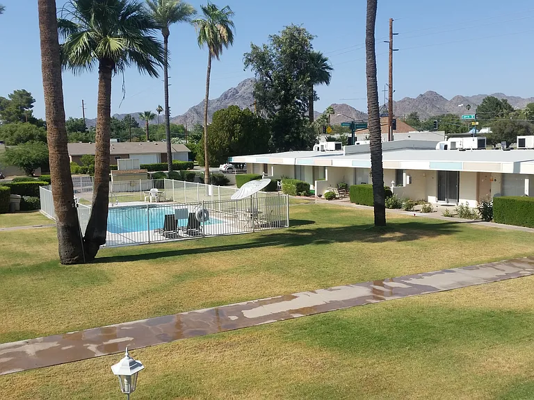 1939 E Missouri Ave #9 — Photo 31