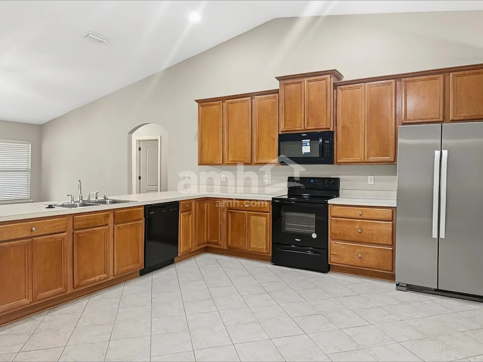 4 bed, 2.0 bath, 2070 sqft, $2,720 — Photo 3