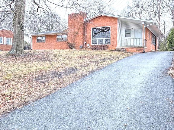 3rd image of 8305 Fort Foote Rd