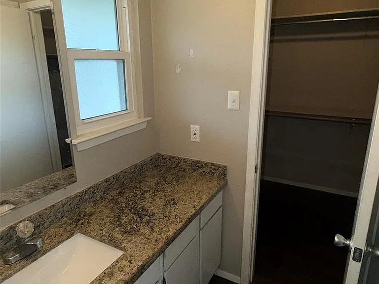 5313 Indio Dr #D — Photo 8