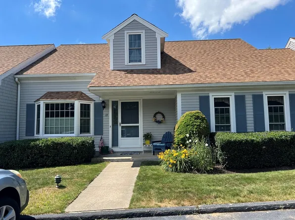 1 E Hawthorne Ct #D, Pocasset, MA 02559
