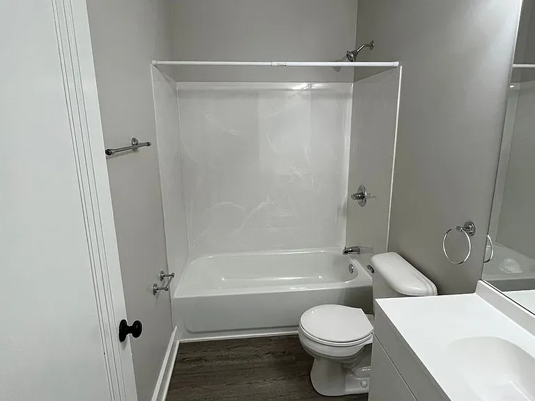 465 E Hudson St — Photo 12