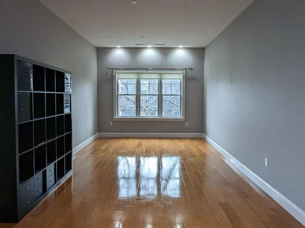 655 E 2nd St Unit 209, Boston, MA 02127