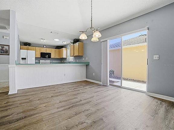 5th image of 872 WINCHESTER COURT