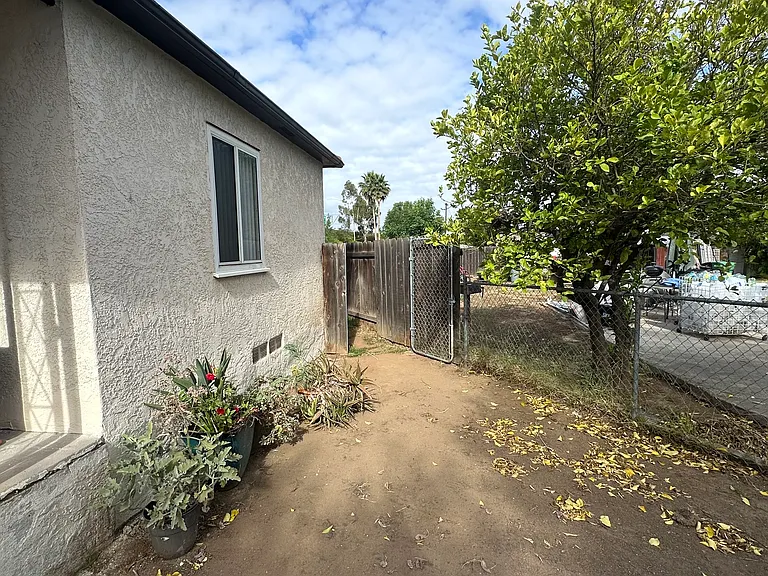 8704 Lind Vern Ct #8704 — Photo 17