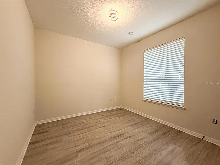 12947 Runswick Ave — Photo 24