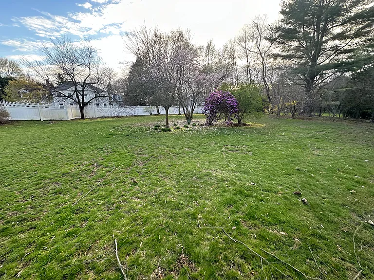 757 Wellesley St — Photo 43
