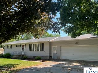815 S Rice St, Blue Earth, MN 56013