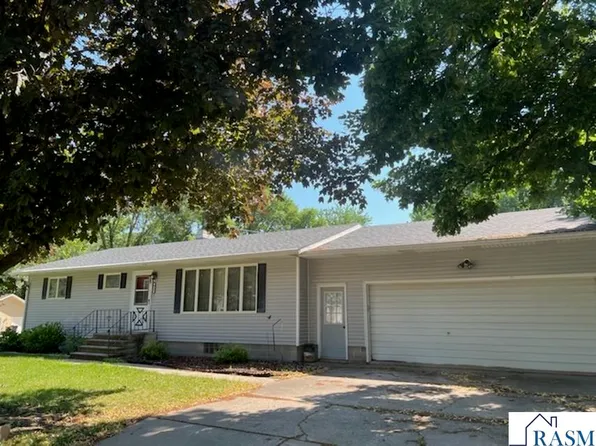 815 S Rice St, Blue Earth, MN 56013