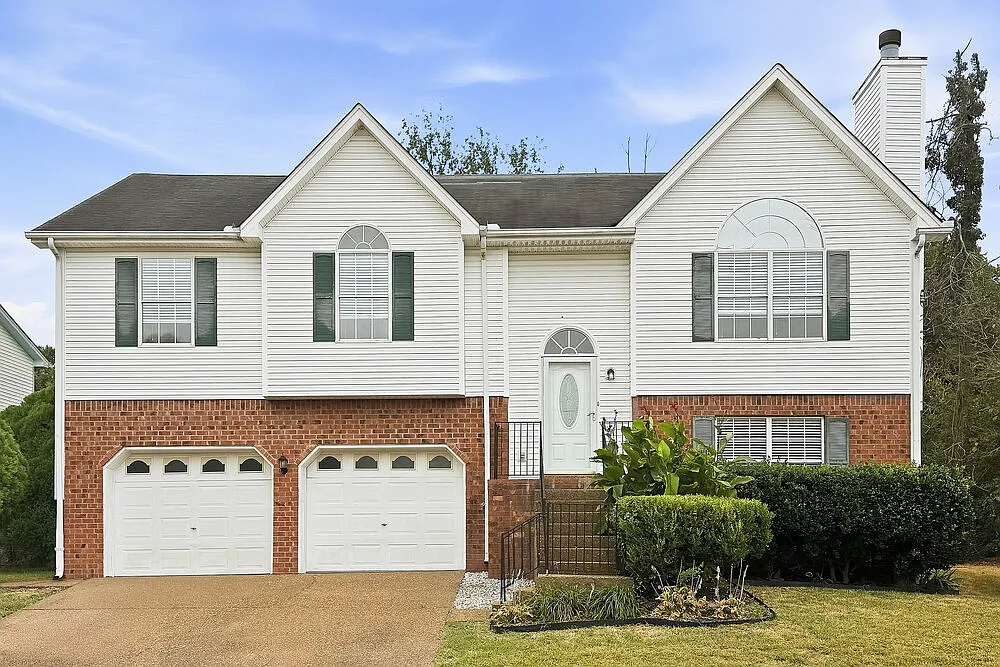 3 bed, 2.5 bath, 1908 sqft, $2,305 — Photo 1