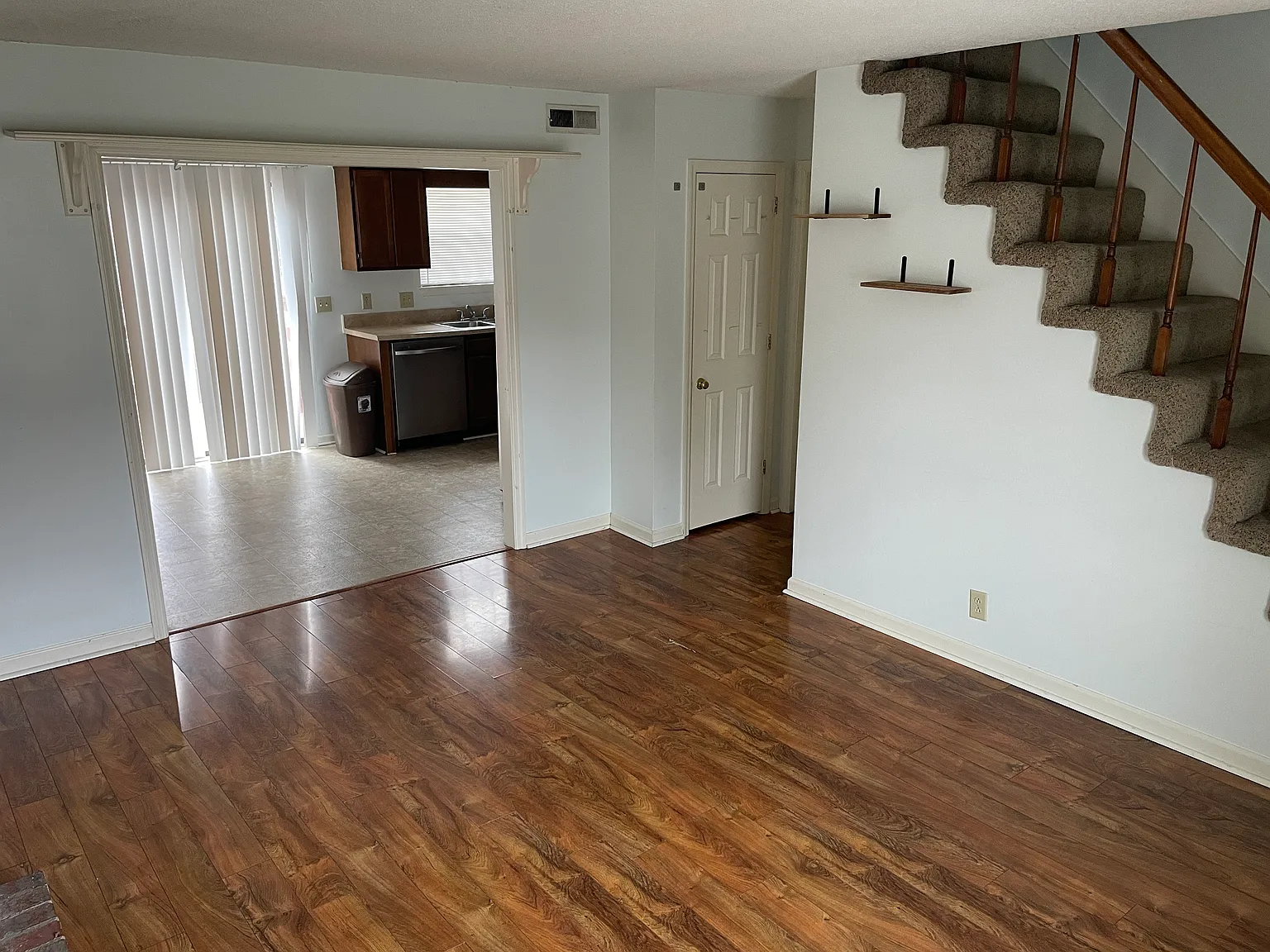 3 bed, 1274 sqft, $1,900 — Photo 4