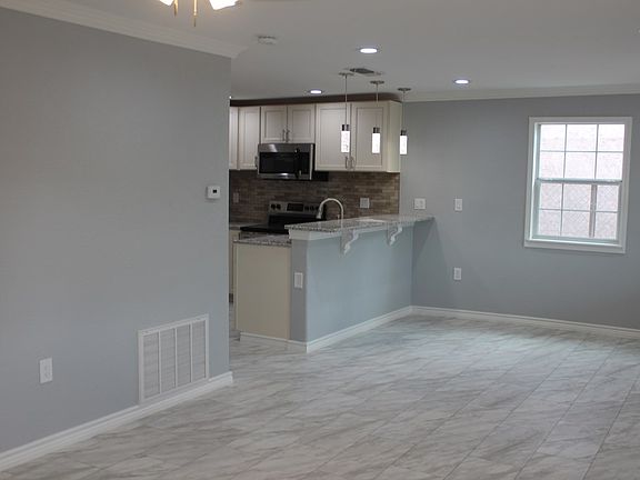 4th image of 2506 N Hancock Ave