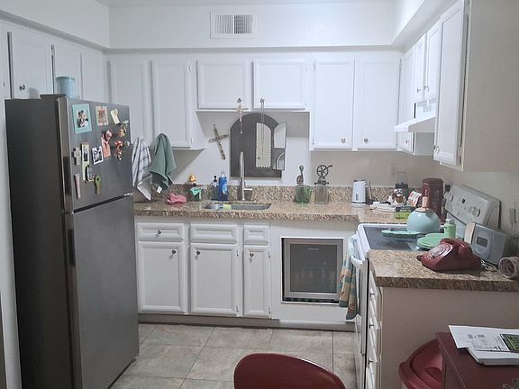 3rd image of 2981 Sunflower Cir E
