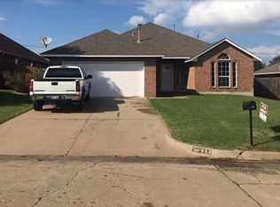 633 NW 20th St, Moore, OK 73160
