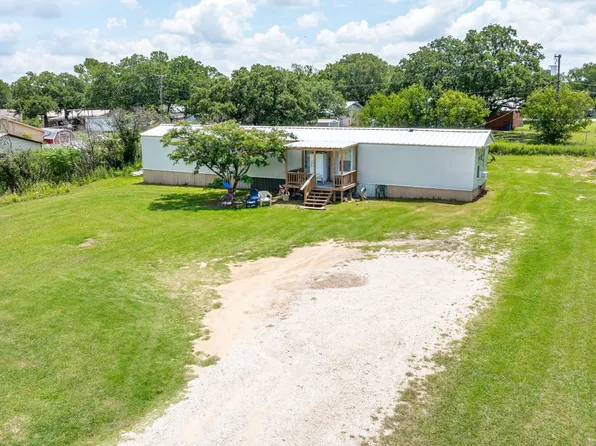 133 N Comanche Dr, De Leon, TX 76444