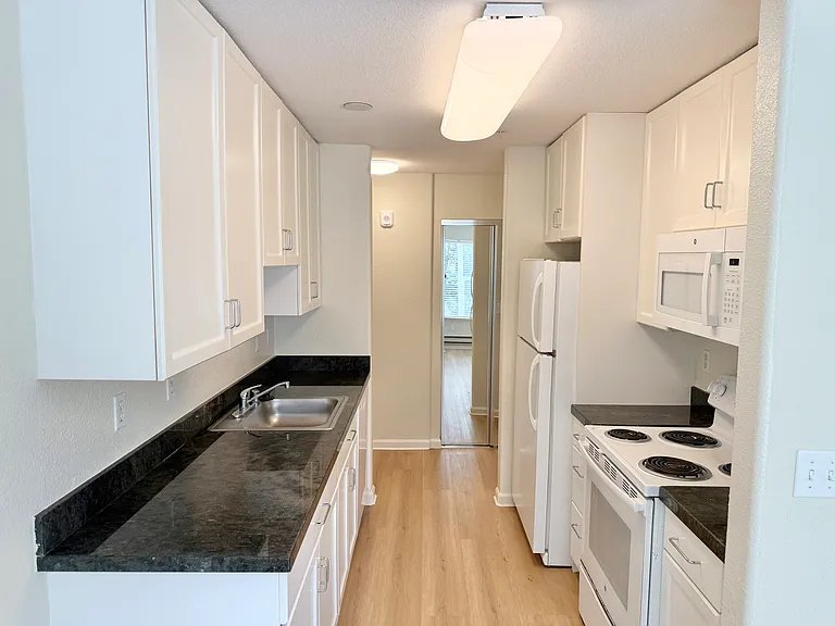 405 12th Ave #201 — Photo 14