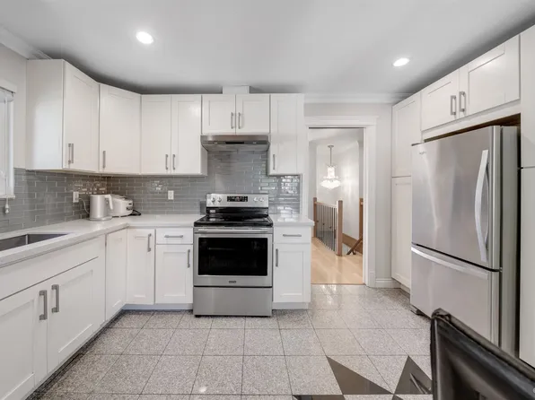 7531 Oak St, Vancouver, BC V6P 4A4