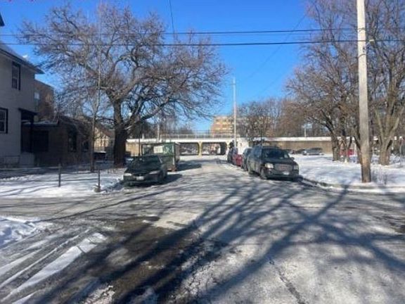 Exterior Neighborhood (street photo)