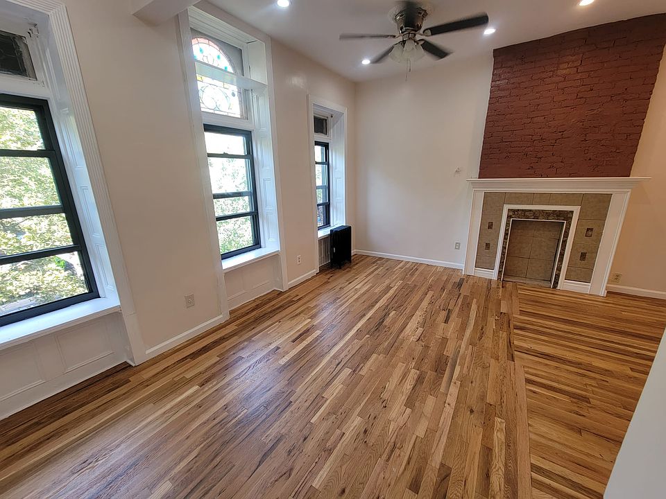 1st image of 382 Bainbridge St #2