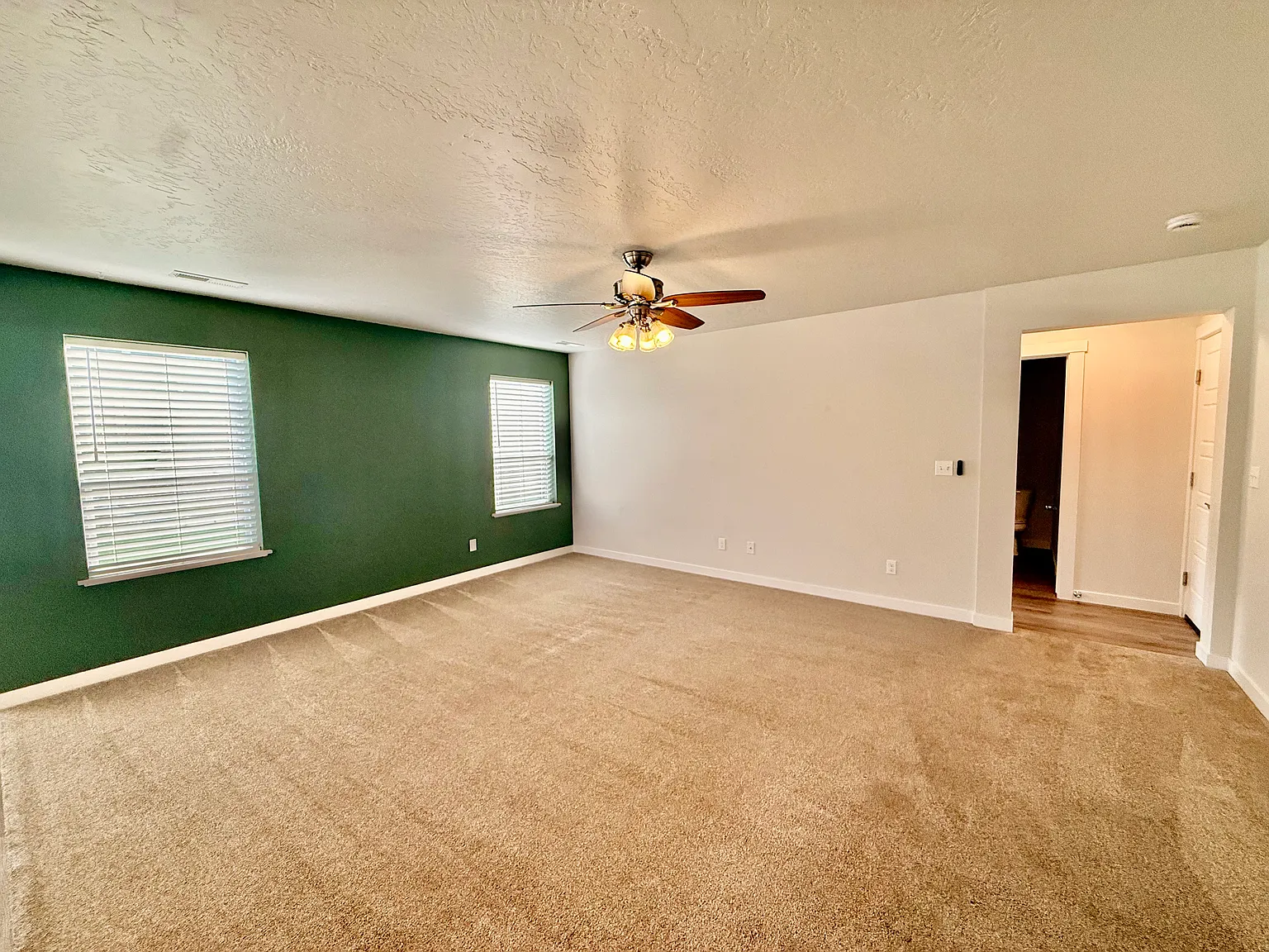 4 bed, 2624 sqft, $3,000 — Photo 4