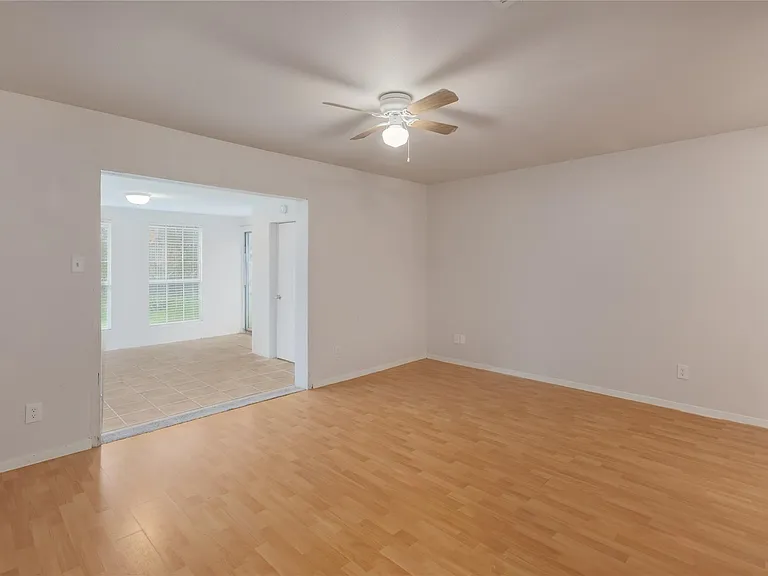 2201 Mission Hill Cir #4 — Photo 8