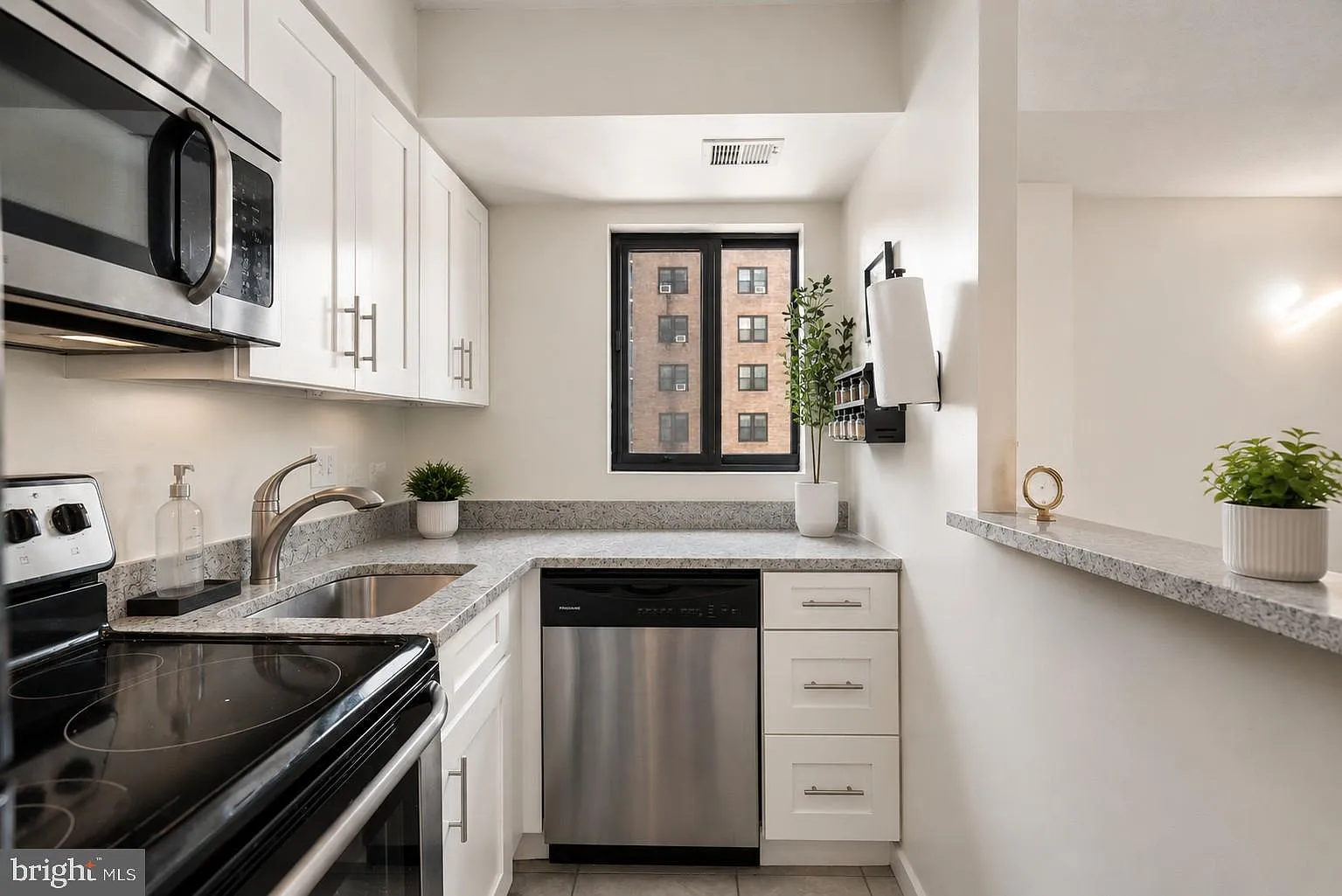 1 bed, 1.0 bath, 624 sqft, $1,995 — Photo 3