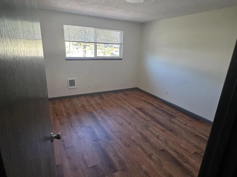 121 NE Fern Pl #1 — Photo 9