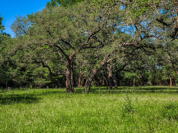 4th image of 330 N Nassau Rd