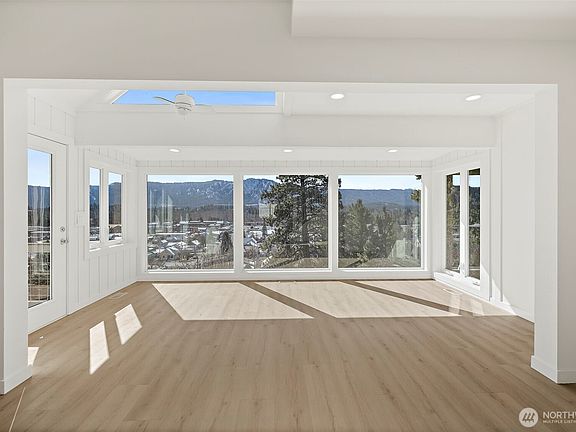 4th image of 205 W 5th Street