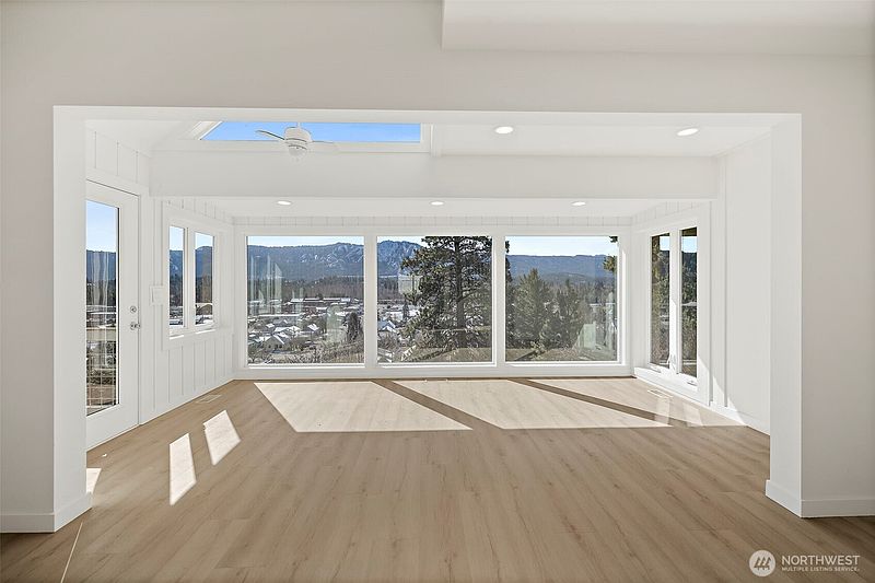 4th image of 205 W 5th Street