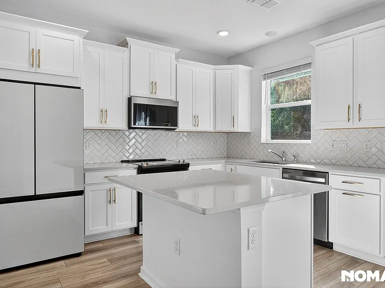 908 Spring Palms Loop — Photo 2