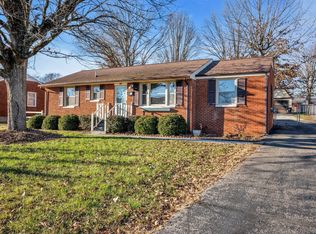 555 Ashe Ave, New Johnsonville, TN 37134