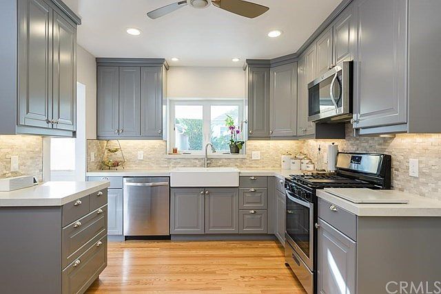 Amazing kitchen built less than 1 year ago.