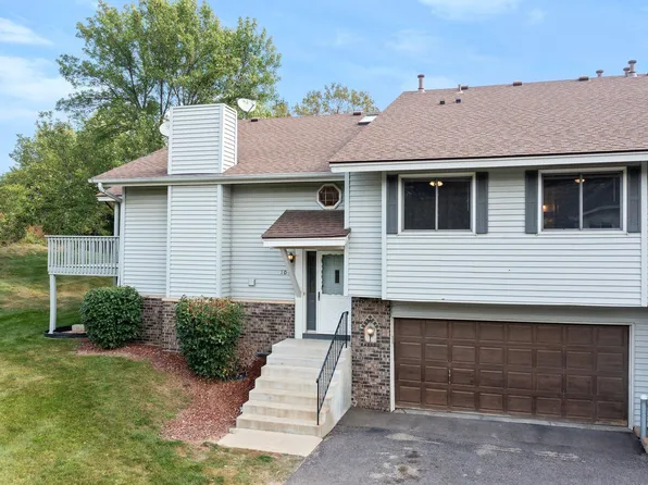 1048 Aston Cir, Burnsville, MN 55337