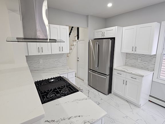 4th image of 109 Ashland Ave