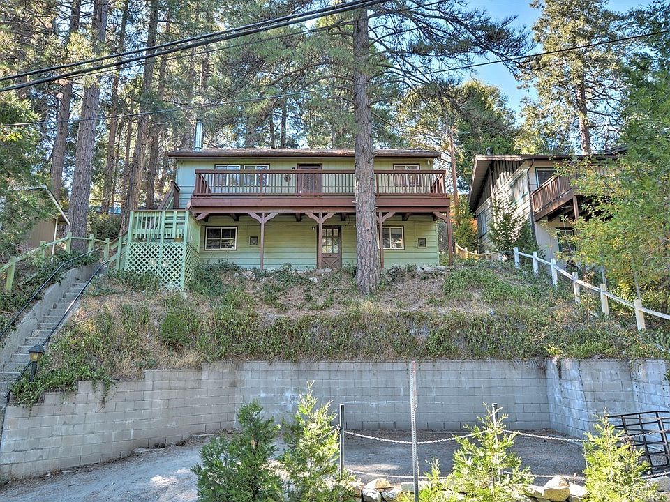 1st image of 636 Clubhouse Dr