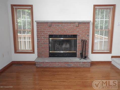 livingroom fireplace