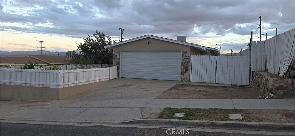 3 bed, 1066 sqft, $1,700 — Photo 1