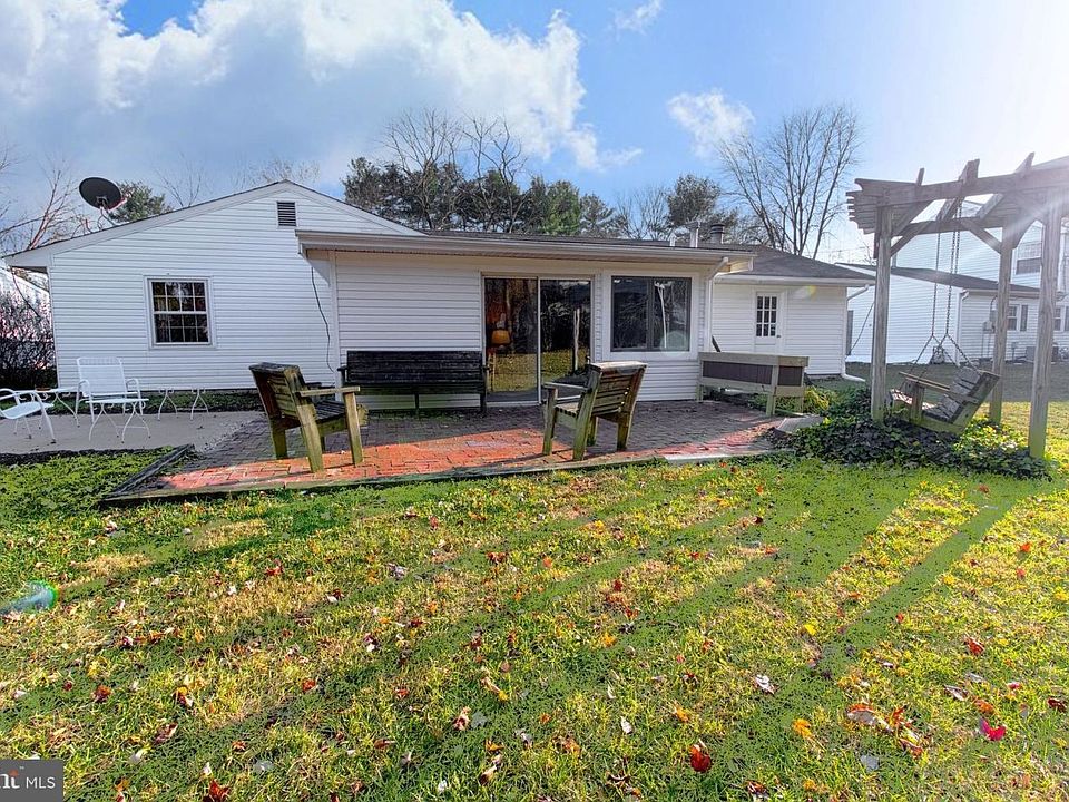 2nd image of 12208 Malin Ln