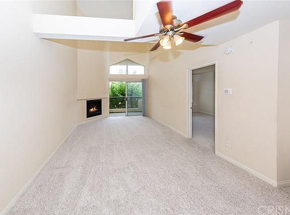 3rd image of 5500 Owensmouth Ave APT 318