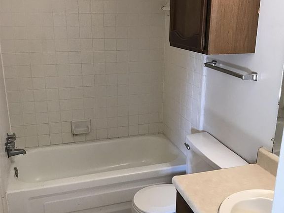 3rd image of 702 Vassar Ct APT B
