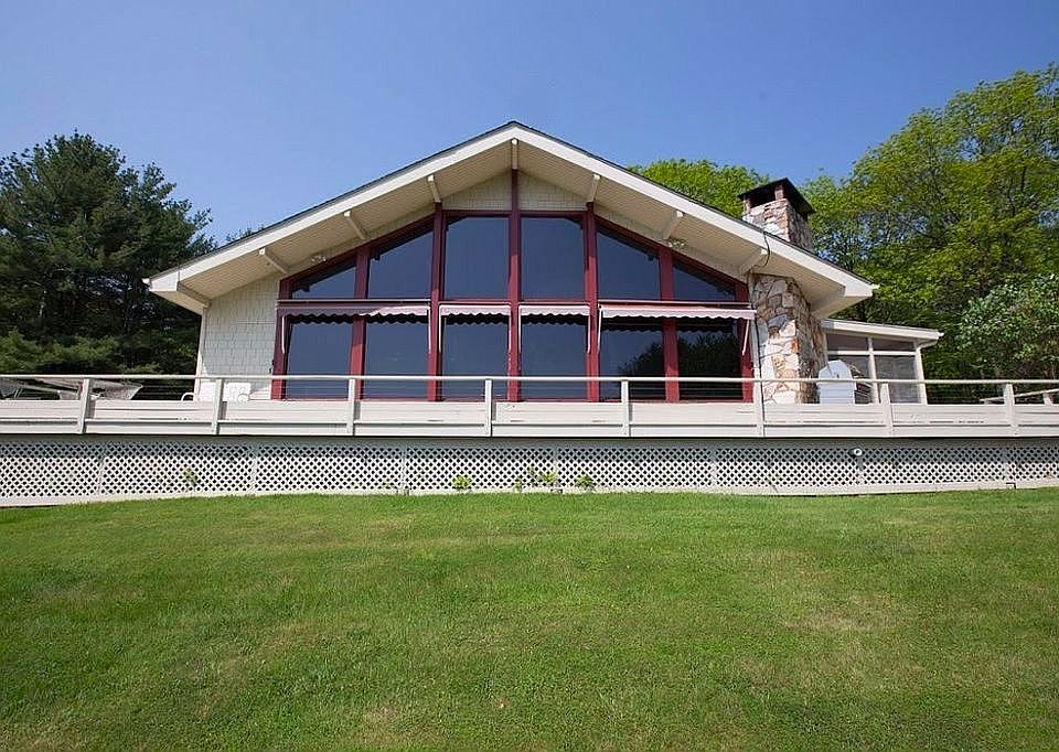 Hand Hollow House