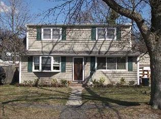 157 Plymouth St, West Babylon, NY 11704