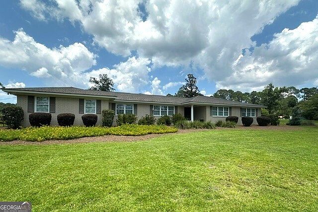1st image of 300 Lewis Dr
