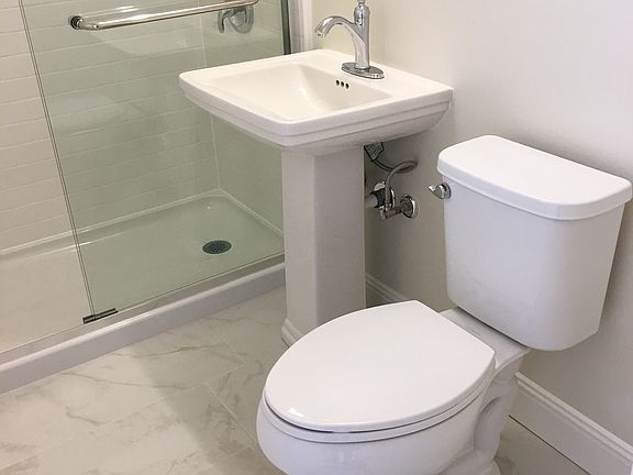 5th image of 266 Abbot Ave APT 2