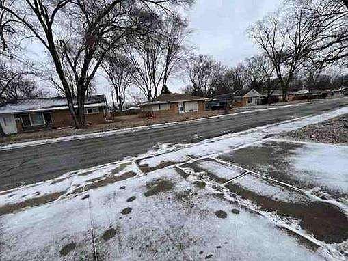 4th image of 163 Nashua St