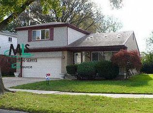 10421 Dartmouth St, Oak Park, MI 48237