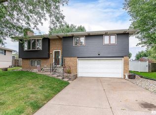 3022 Oak St, Davenport, IA 52804